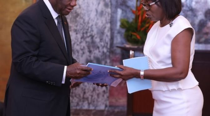 Cérémonie de remise du Rapport d`activités de la Commission Nationale des Droits de l`Homme de Côte d`Ivoire (CNDHCI) à Alassane OUATTARA